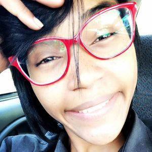 Meet your Posher, Yanira